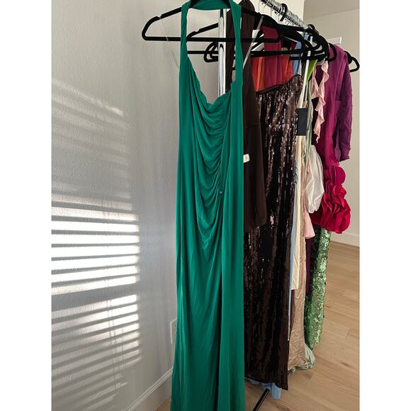 Nookie Alba Gown in Emerald Green - Picture 11 of 11